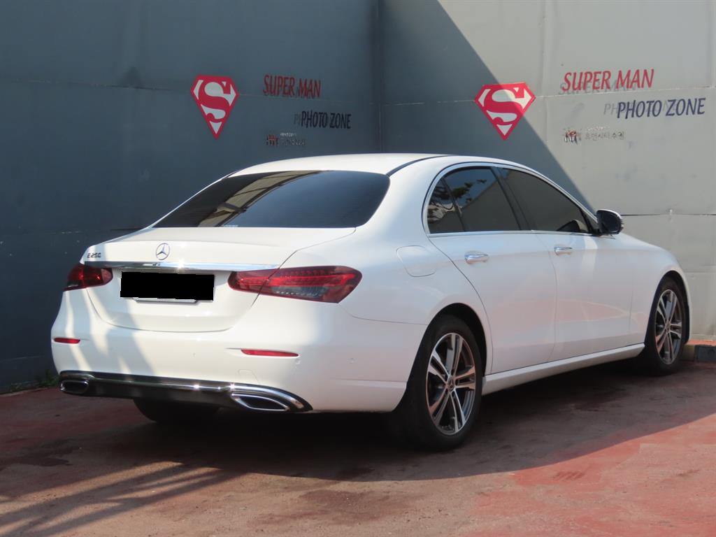Mercedes-Benz E-Class — photo 03