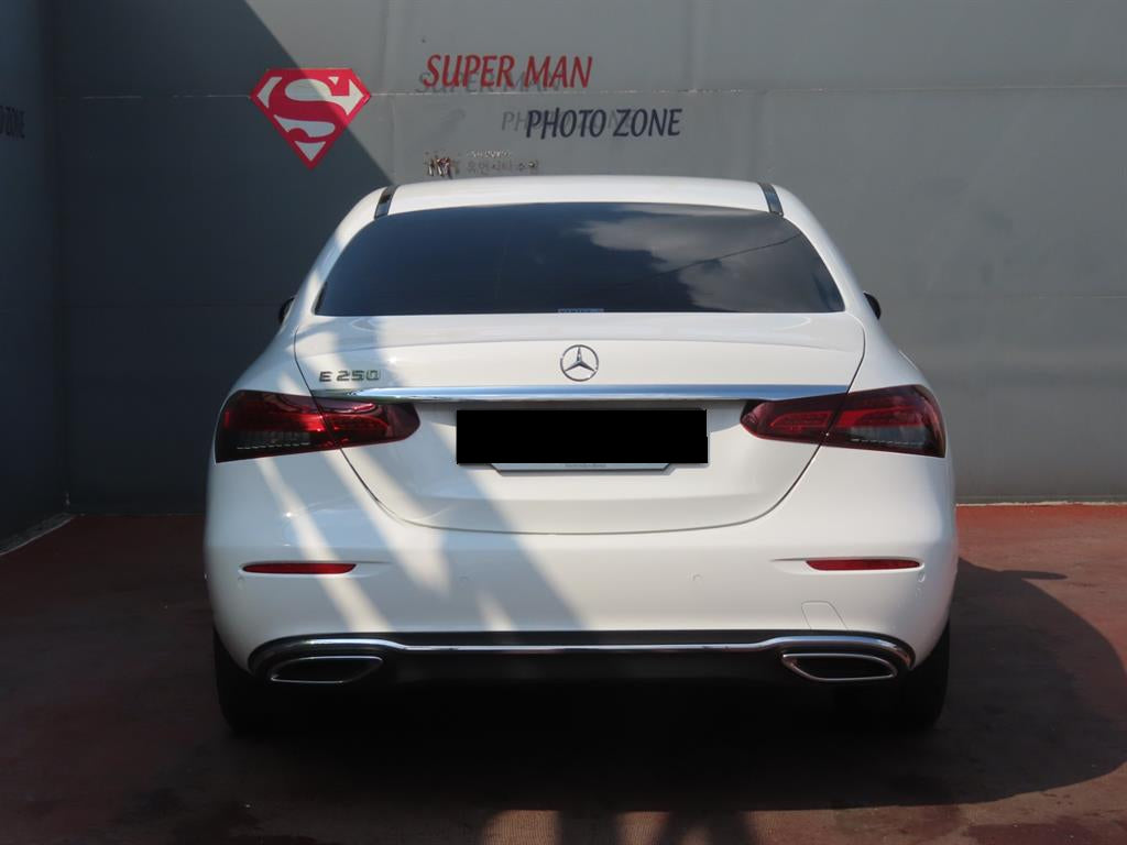 Mercedes-Benz E-Class — photo 04