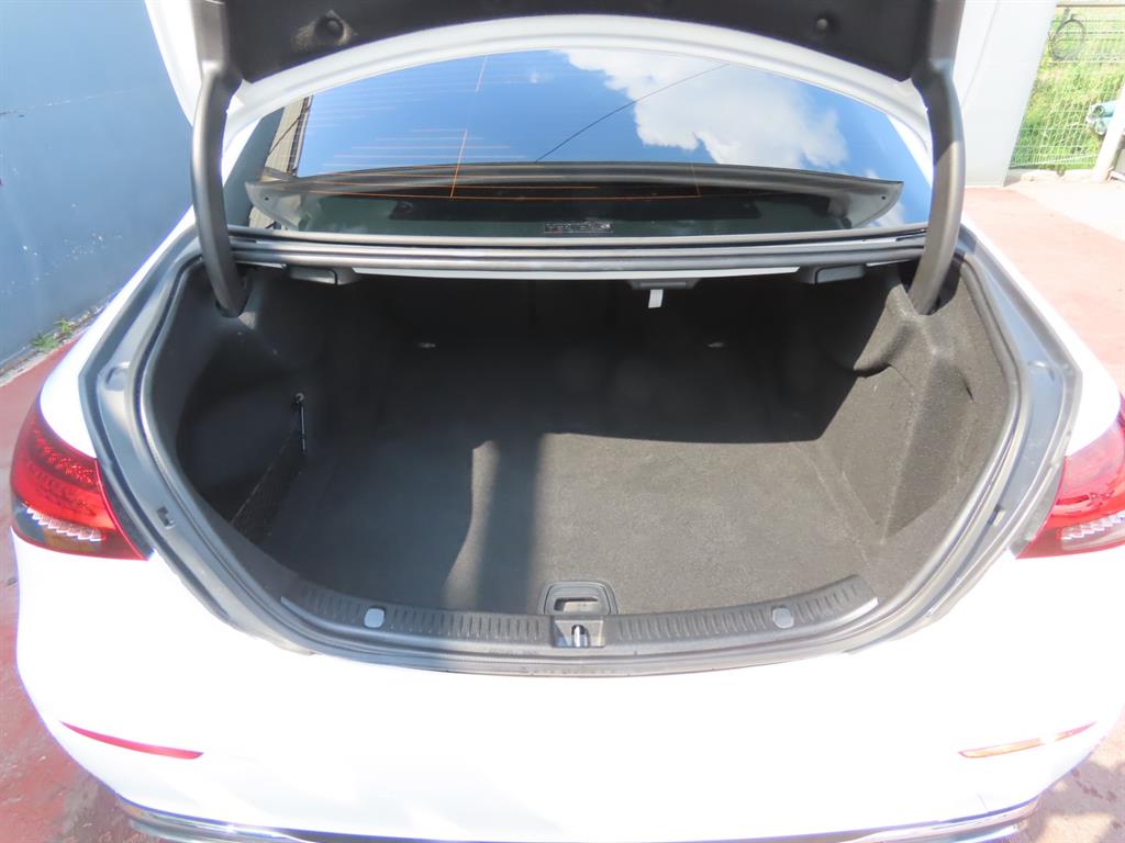 Mercedes-Benz E-Class — photo 05