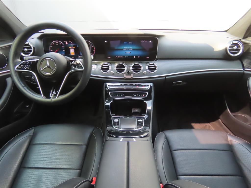 Mercedes-Benz E-Class — photo 08