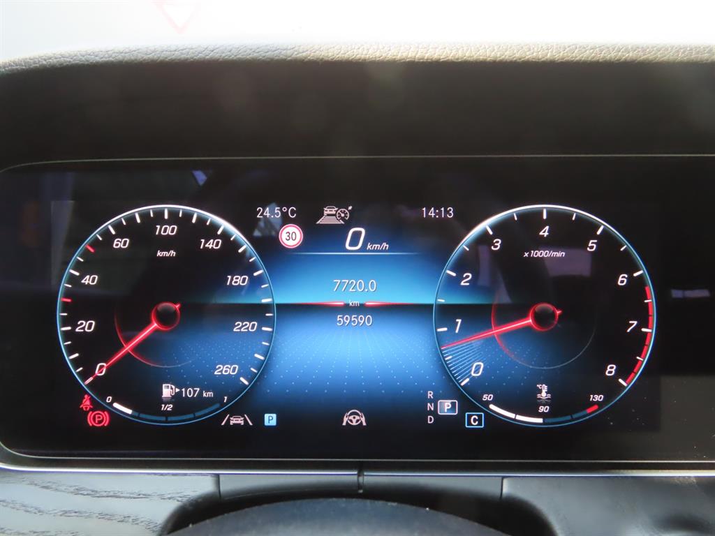 Mercedes-Benz E-Class — photo 09