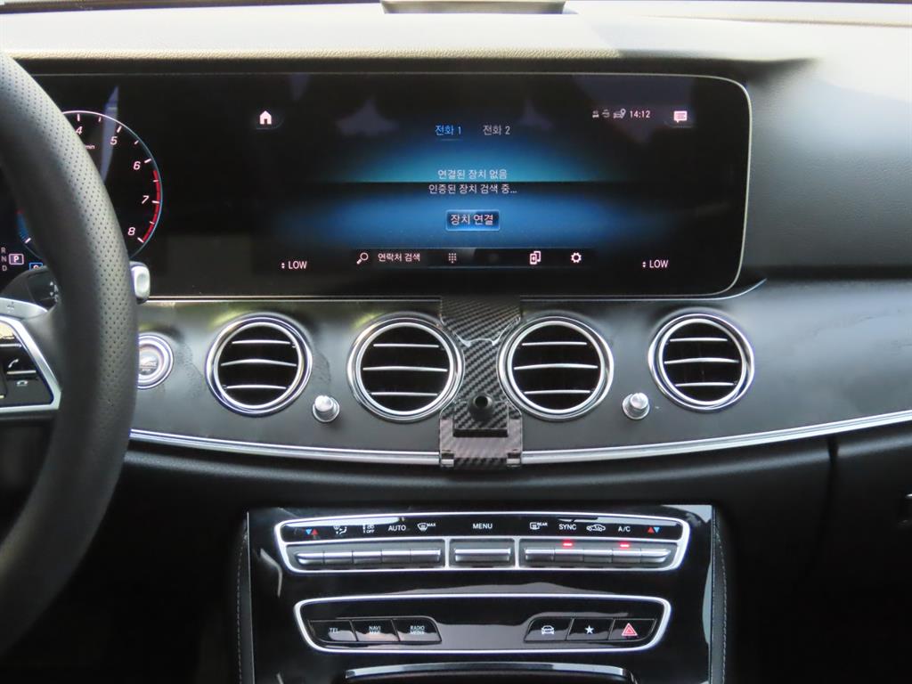 Mercedes-Benz E-Class — photo 11