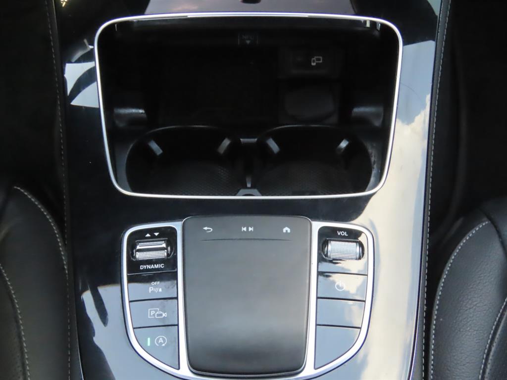 Mercedes-Benz E-Class — photo 12