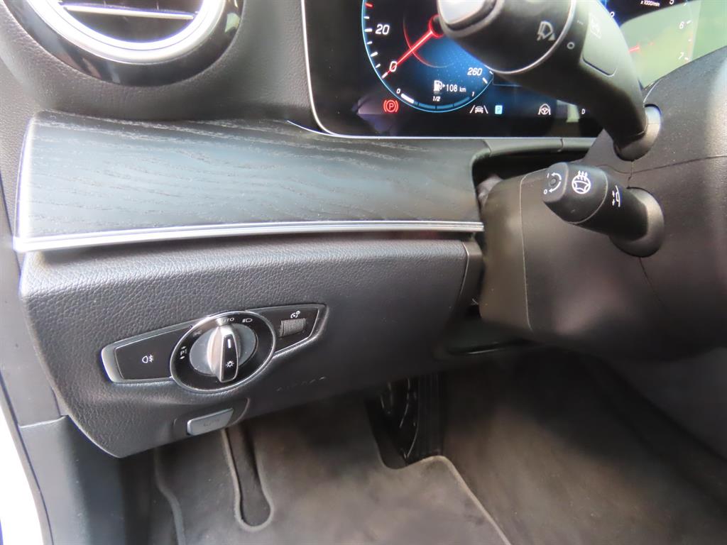 Mercedes-Benz E-Class — photo 14