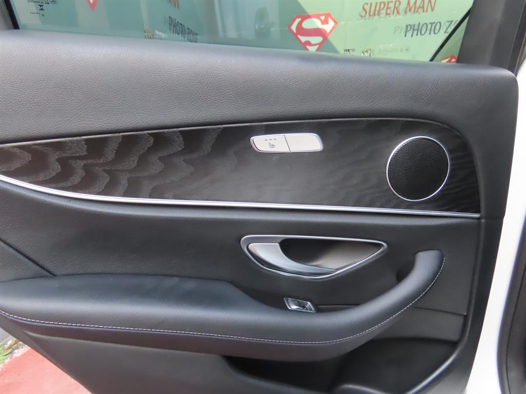 Mercedes-Benz E-Class — photo 15