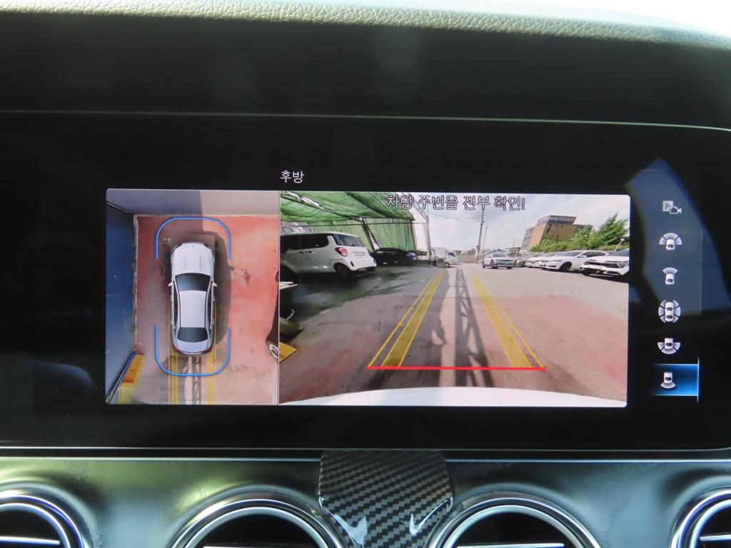 Mercedes-Benz E-Class — photo 19