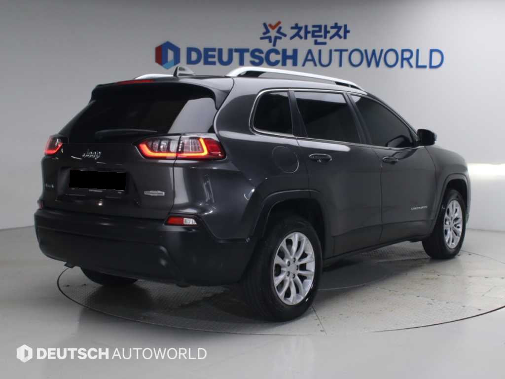 Jeep Cherokee — photo 02