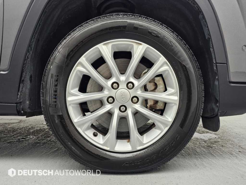 Jeep Cherokee — photo 05