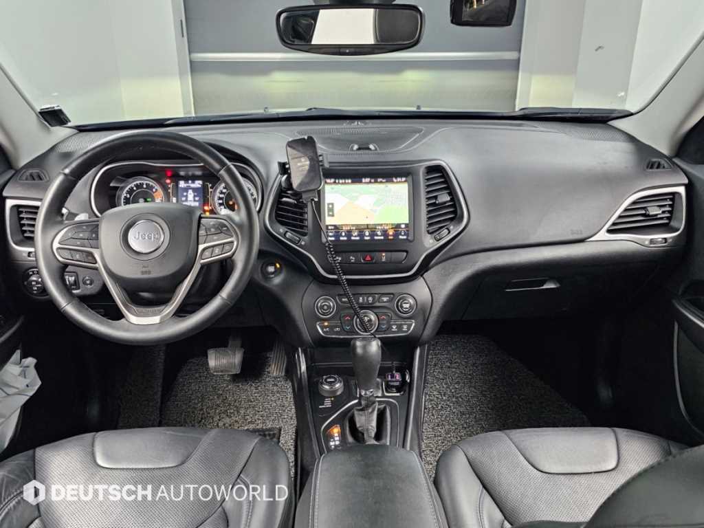 Jeep Cherokee — photo 07