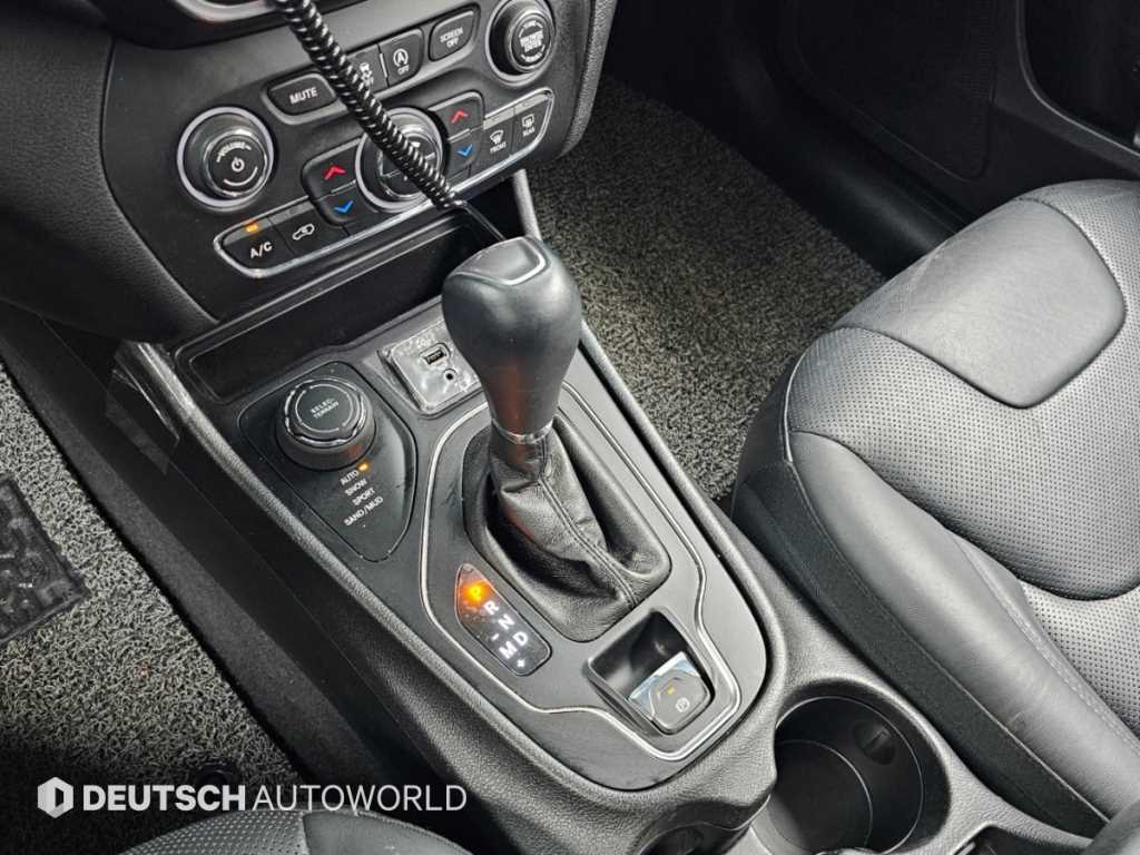 Jeep Cherokee — photo 09