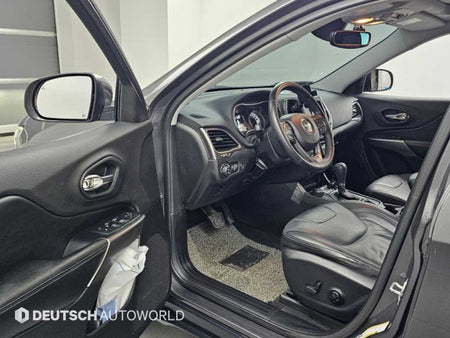 Jeep Cherokee — photo 11