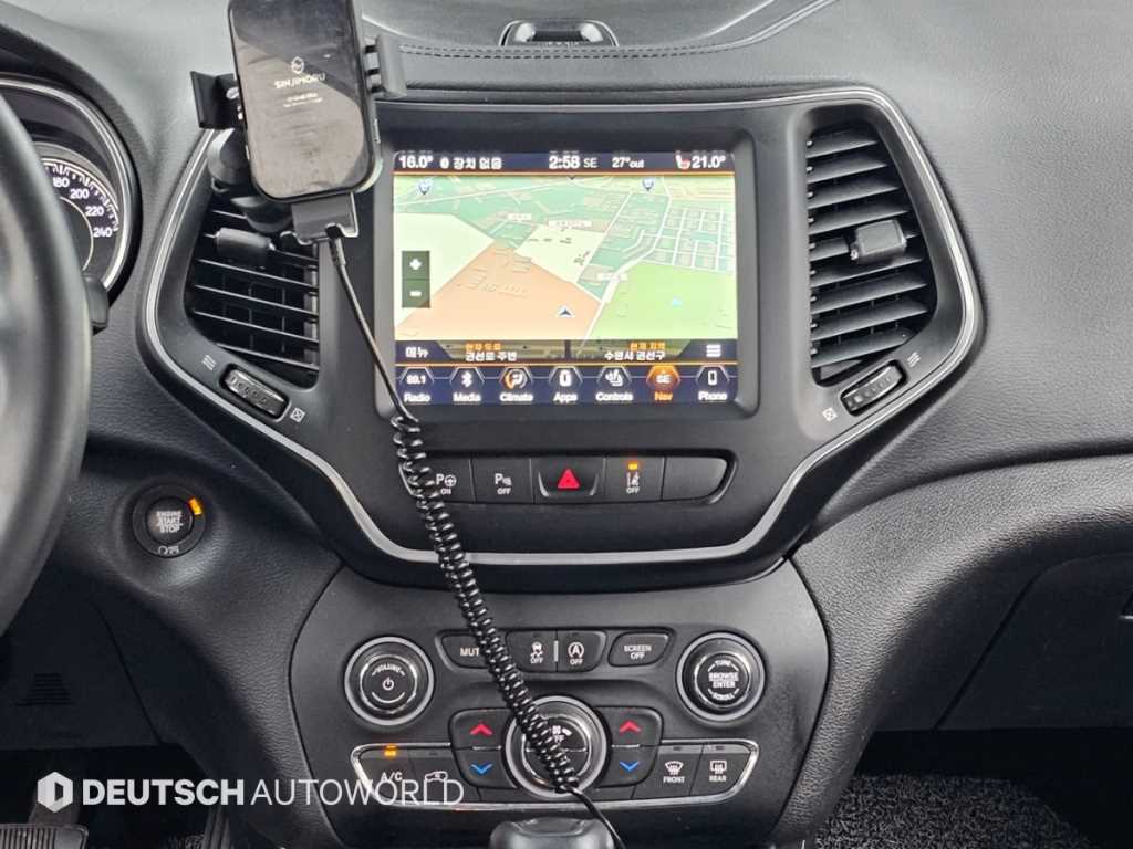 Jeep Cherokee — photo 14