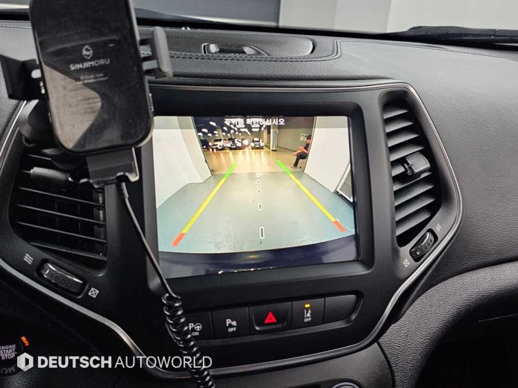 Jeep Cherokee — photo 15