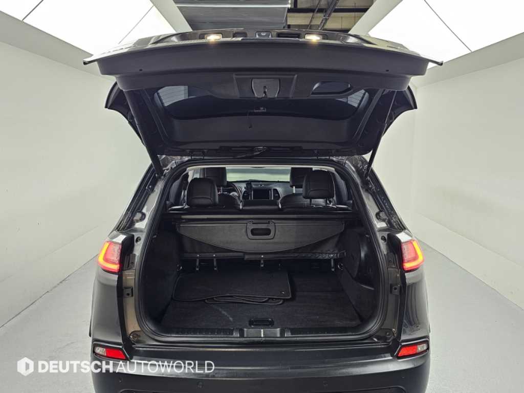 Jeep Cherokee — photo 19