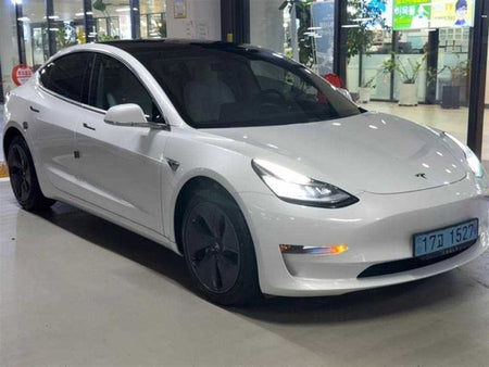 Tesla Model 3 — photo 02