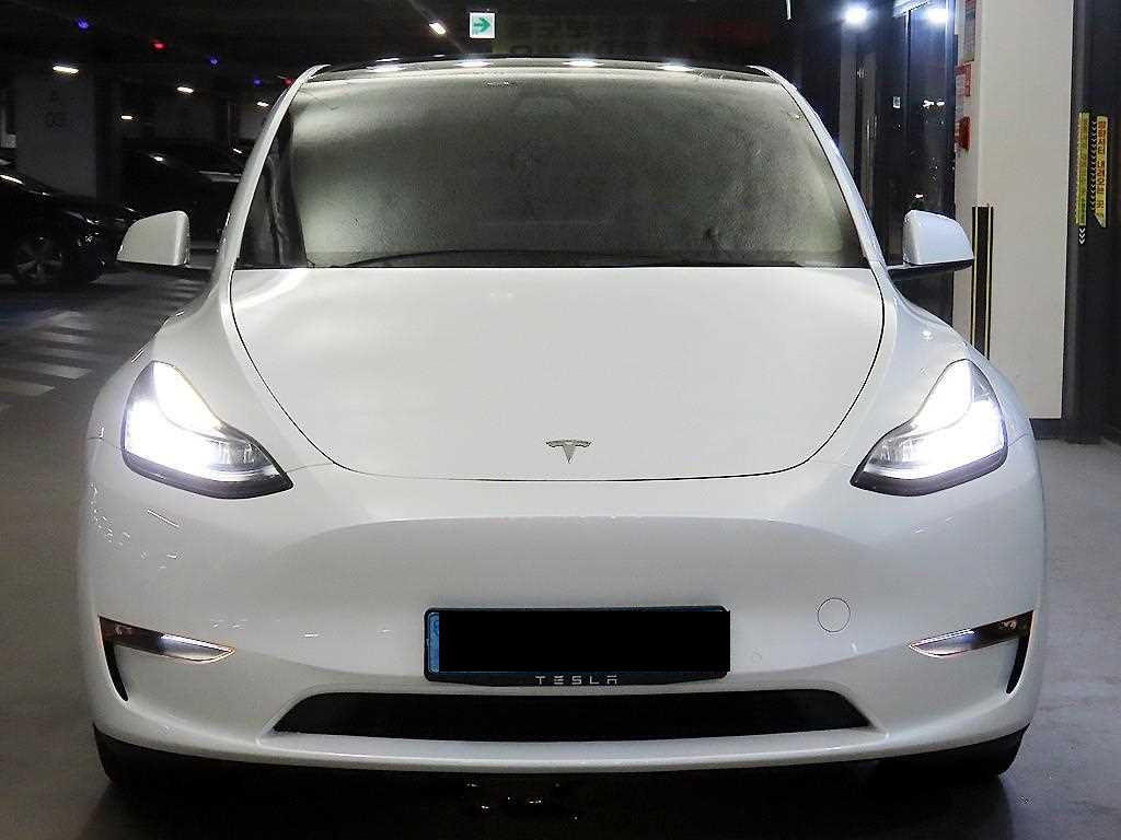 Tesla Model Y — photo 02