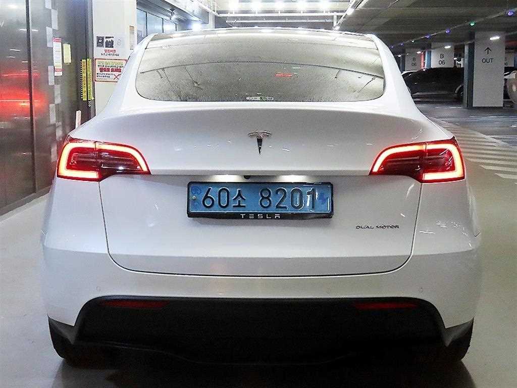 Tesla Model Y — photo 05