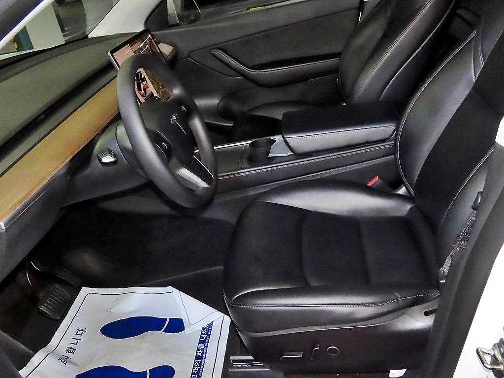 Tesla Model Y — photo 06