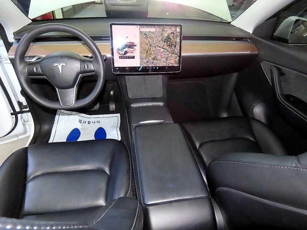 Tesla Model Y — photo 10