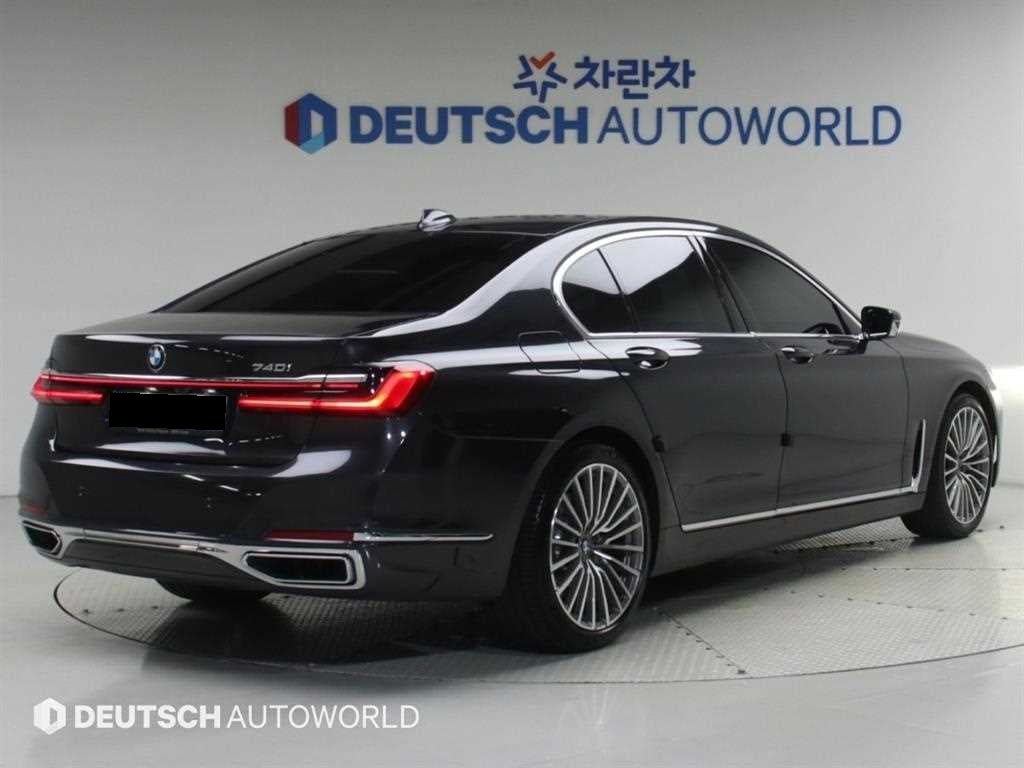 BMW 7-Series — photo 02