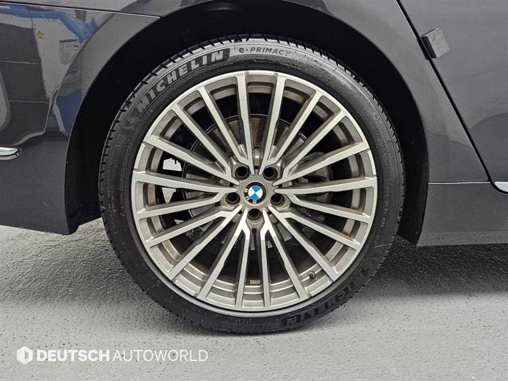 BMW 7-Series — photo 05