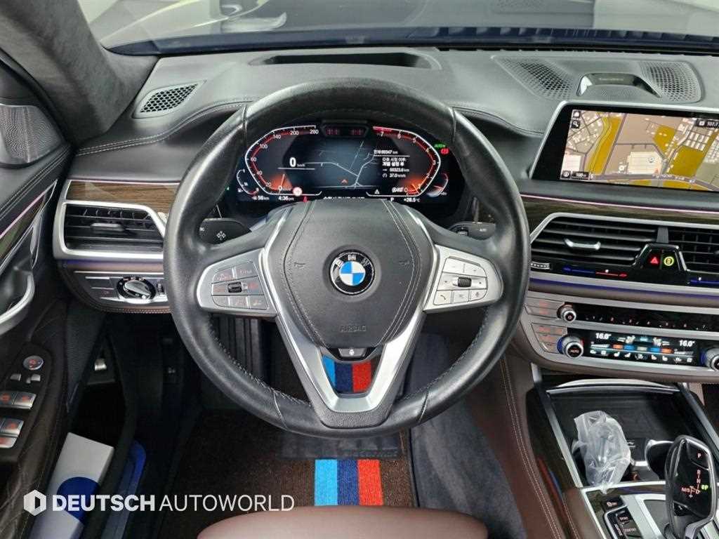 BMW 7-Series — photo 13