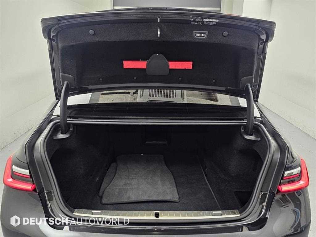 BMW 7-Series — photo 19