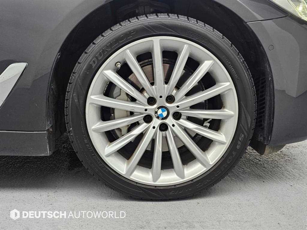 BMW 5-Series — photo 05