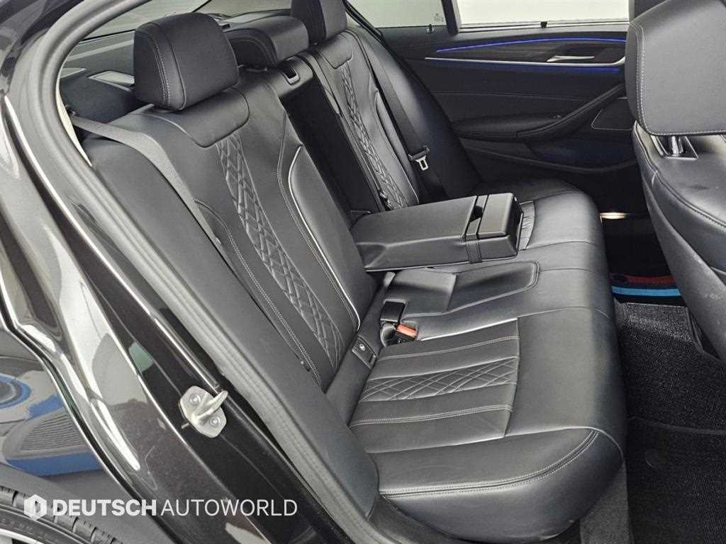BMW 5-Series — photo 12
