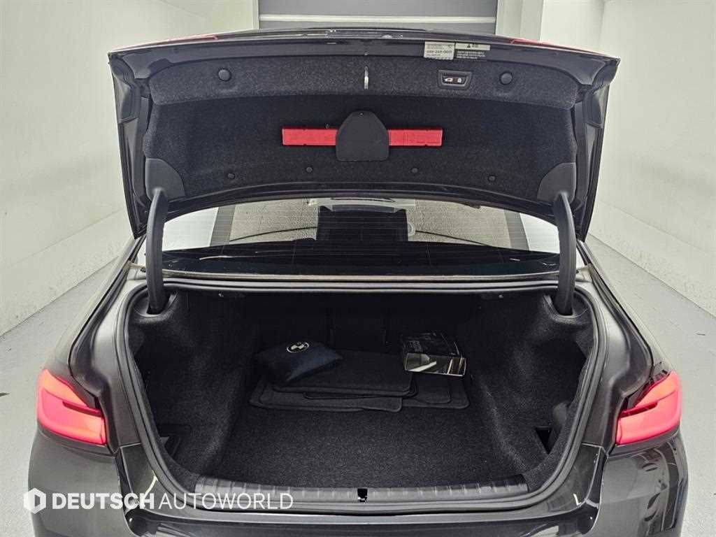 BMW 5-Series — photo 19