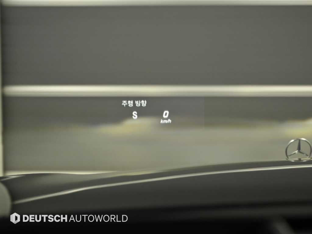 Mercedes-Benz S-Class — photo 17
