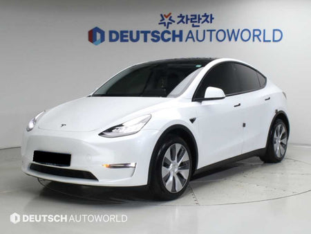 Tesla Model Y — photo 01