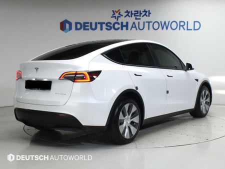Tesla Model Y — photo 02