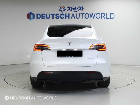 Tesla Model Y — photo 04