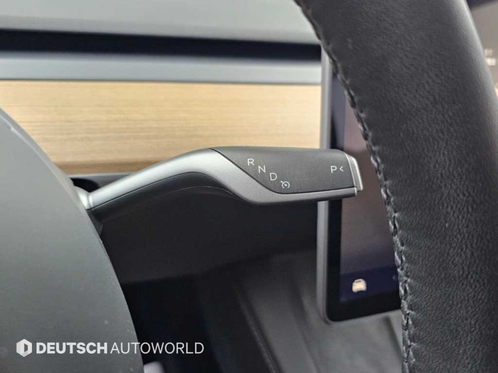 Tesla Model Y — photo 09