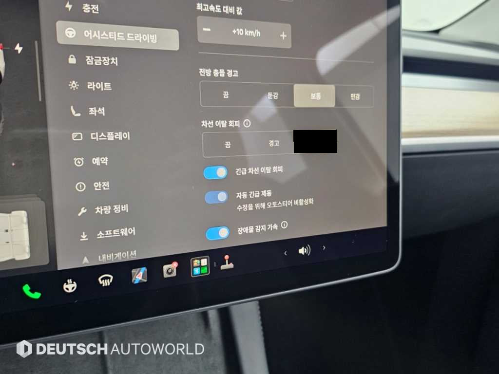 Tesla Model Y — photo 17