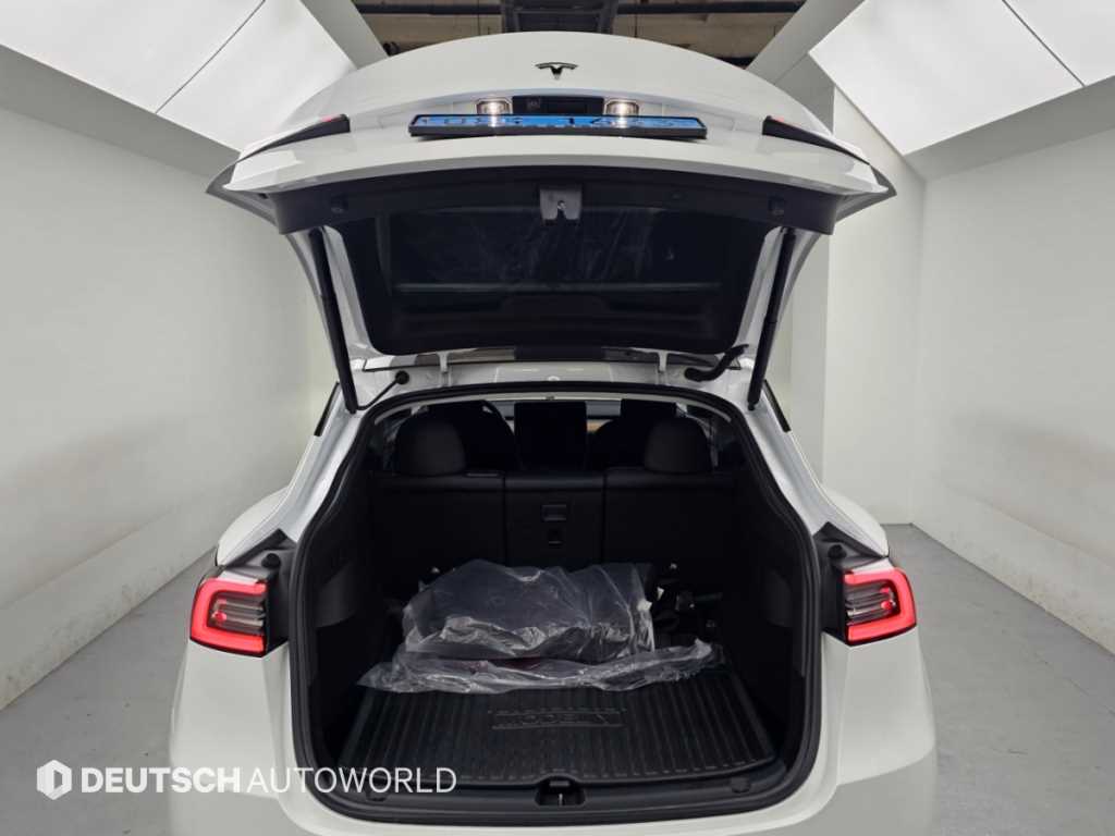 Tesla Model Y — photo 19