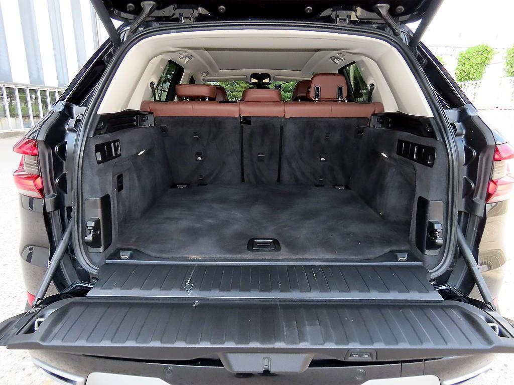 BMW X5 — photo 17