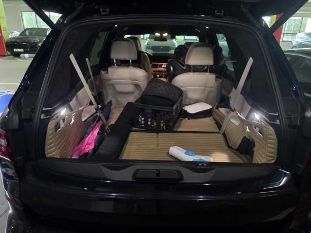 BMW X7 — photo 02
