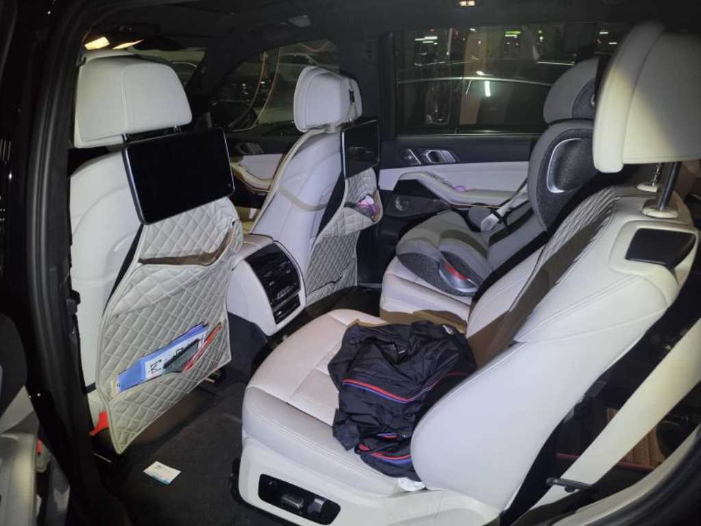 BMW X7 — photo 04