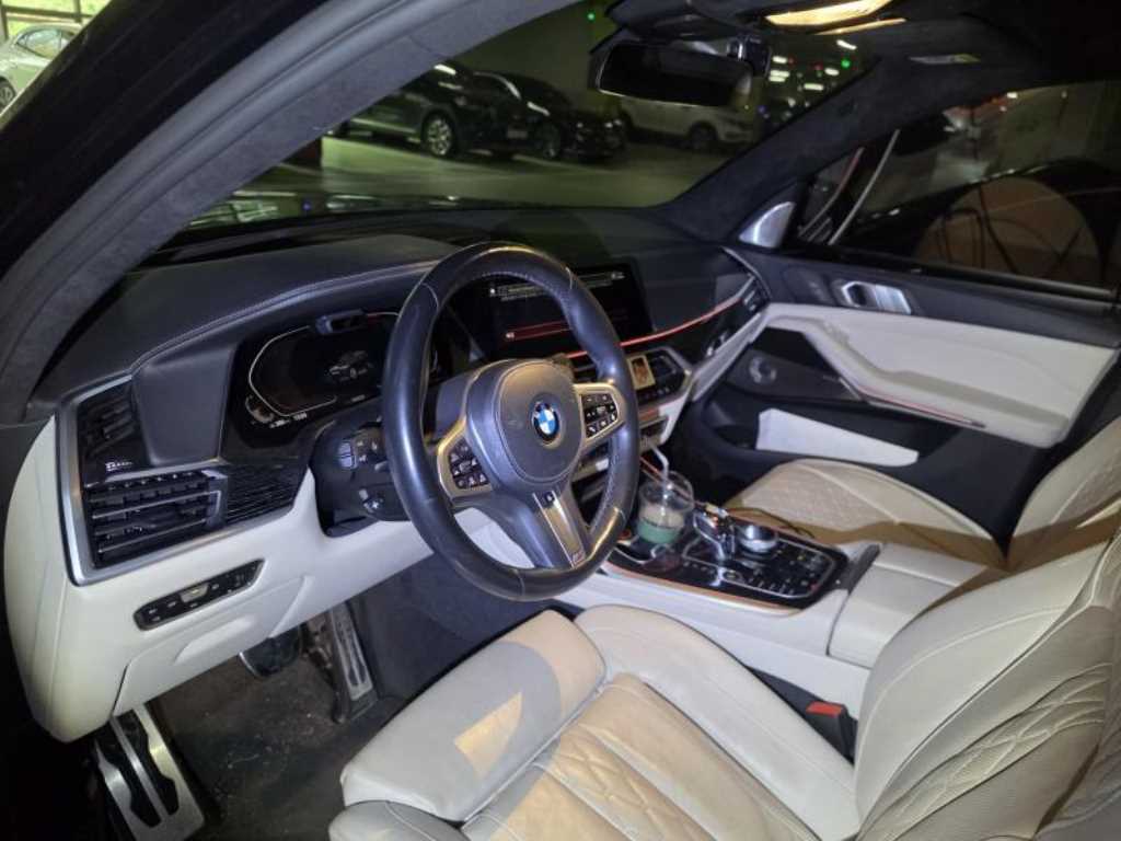 BMW X7 — photo 06