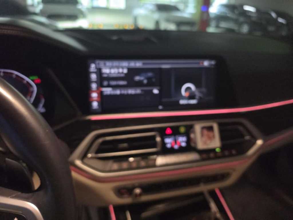 BMW X7 — photo 09