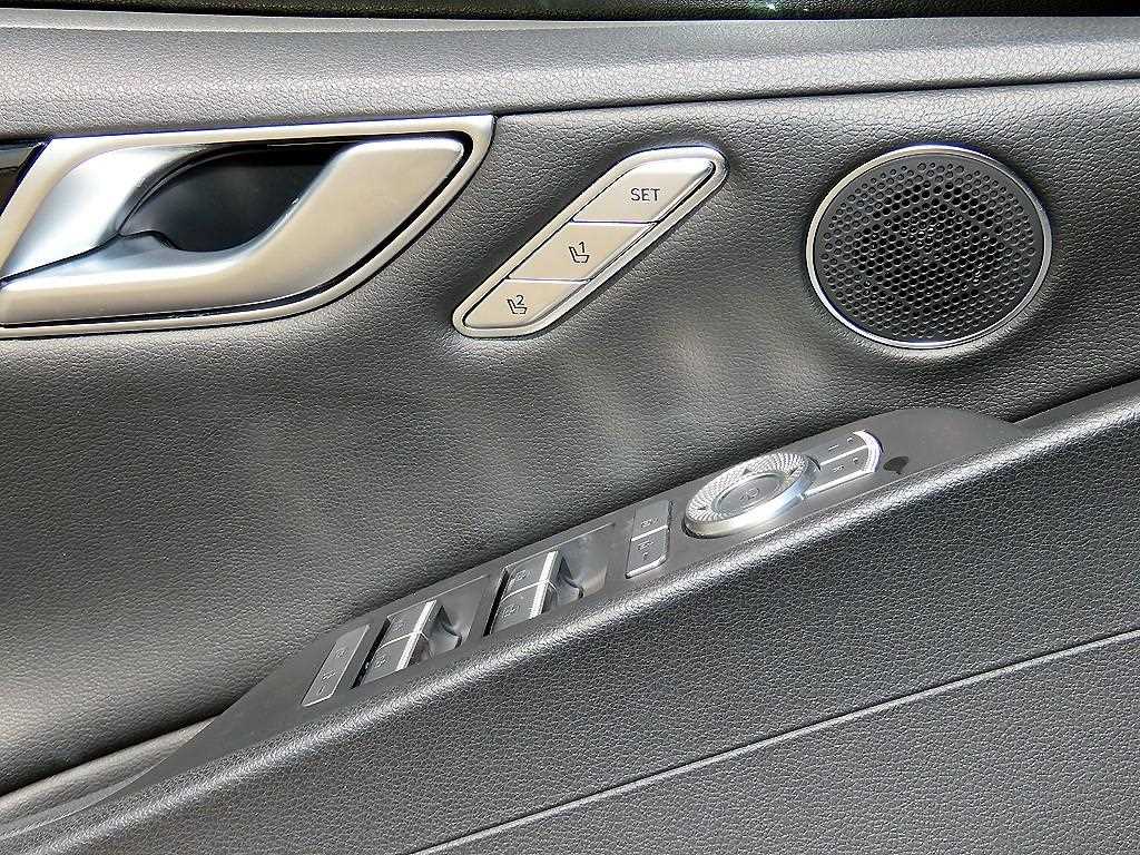 Genesis G80 — photo 11