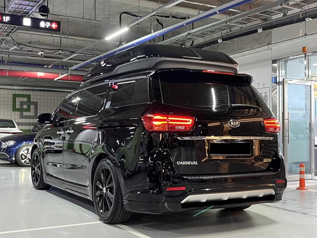 Kia Carnival — photo 02