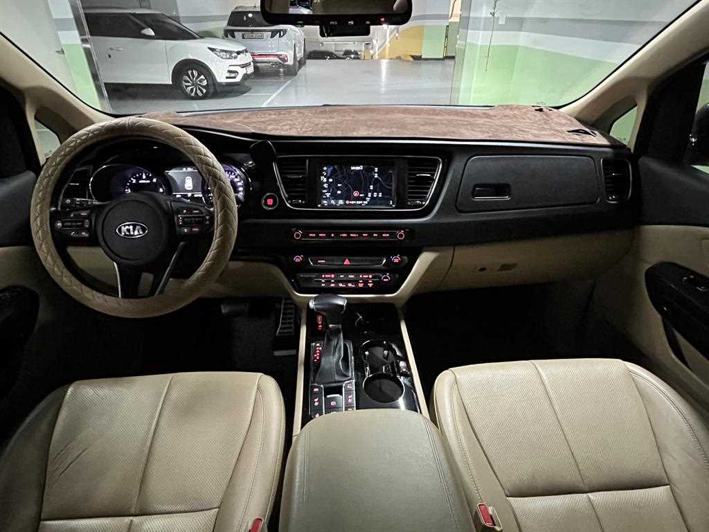 Kia Carnival — photo 07
