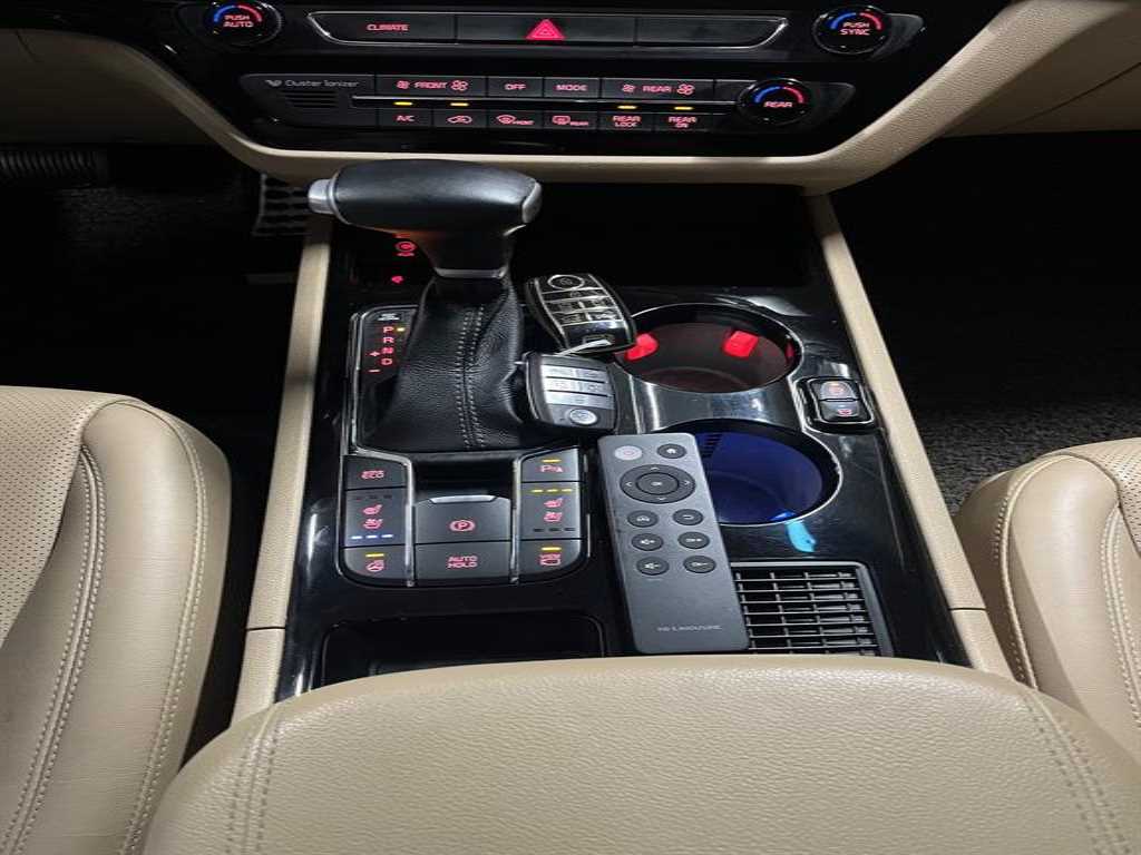Kia Carnival — photo 12