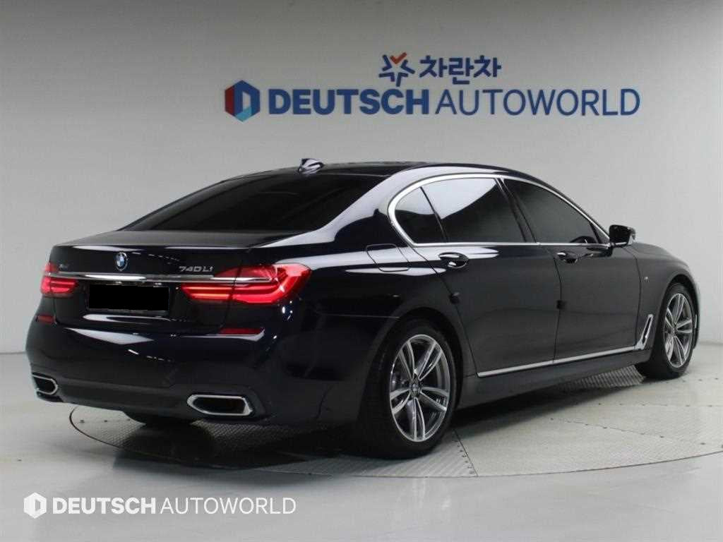 BMW 7-Series — photo 02