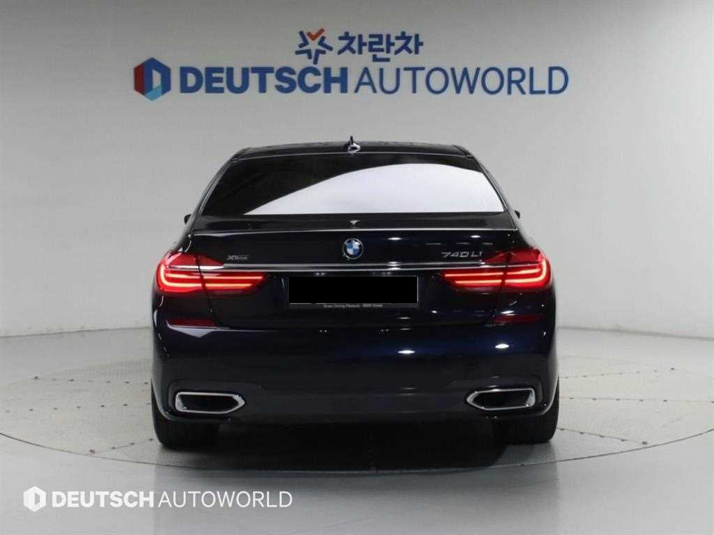 BMW 7-Series — photo 04