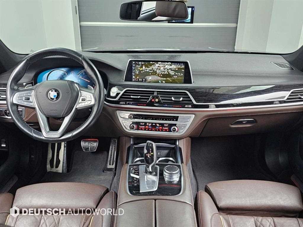 BMW 7-Series — photo 07