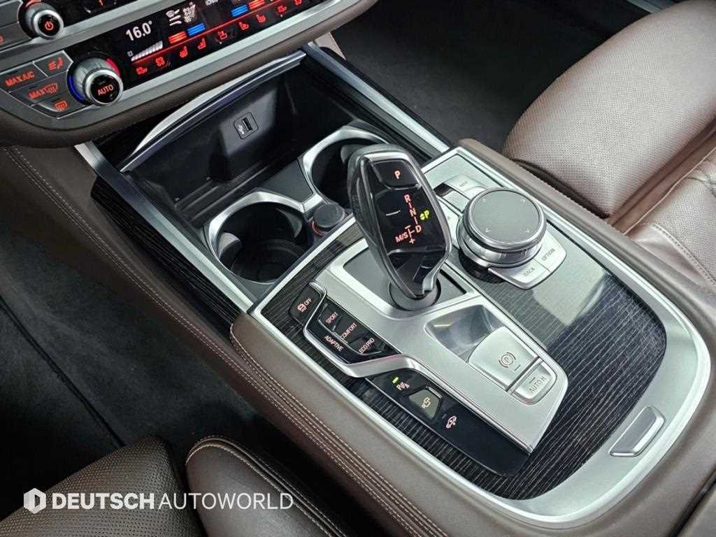 BMW 7-Series — photo 09